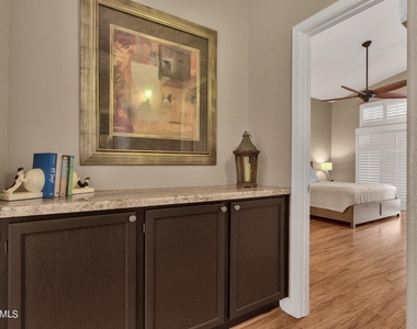 1138 E Amberwood Drive - Photo Thumbnail 18