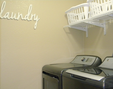 9707 E Mountain View Road - Photo Thumbnail 22