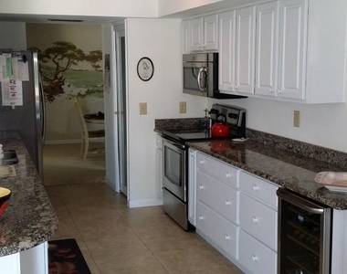 18601 N Welk Drive - Photo Thumbnail 8