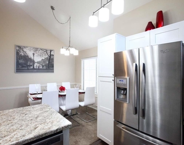 1633 E Lakeside Drive - Photo Thumbnail 8