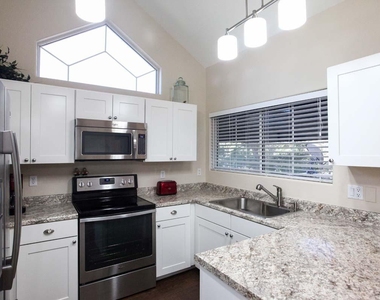 1633 E Lakeside Drive - Photo Thumbnail 7