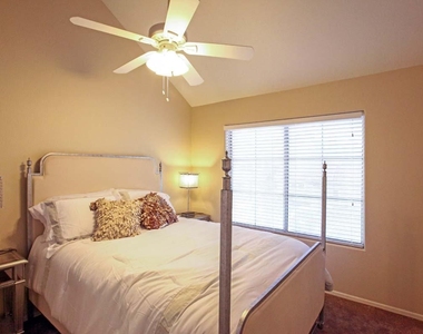 1633 E Lakeside Drive - Photo Thumbnail 19