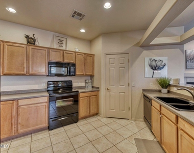 11500 E Cochise Drive - Photo Thumbnail 16