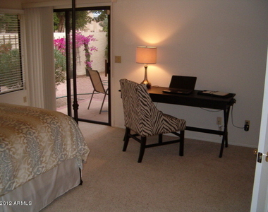 10074 E San Salvador Drive - Photo Thumbnail 16