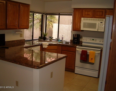 10074 E San Salvador Drive - Photo Thumbnail 3