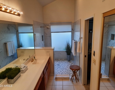 10074 E San Salvador Drive - Photo Thumbnail 7