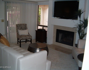10074 E San Salvador Drive - Photo Thumbnail 2
