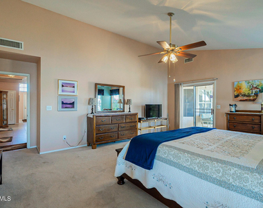 9023 W Lisbon Lane - Photo Thumbnail 33