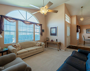 9023 W Lisbon Lane - Photo Thumbnail 15
