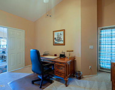 9023 W Lisbon Lane - Photo Thumbnail 22