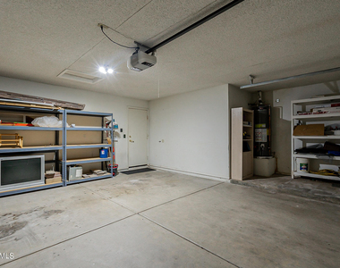 9023 W Lisbon Lane - Photo Thumbnail 53