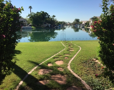 9023 W Lisbon Lane - Photo Thumbnail 1