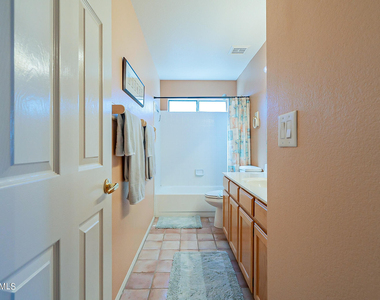 9023 W Lisbon Lane - Photo Thumbnail 26