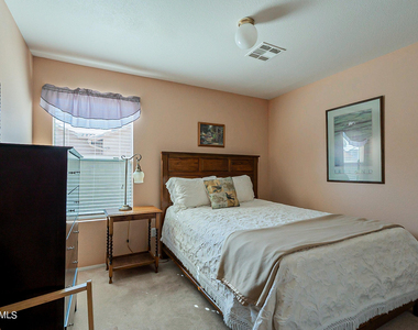 9023 W Lisbon Lane - Photo Thumbnail 11