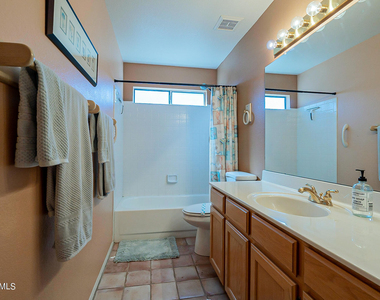 9023 W Lisbon Lane - Photo Thumbnail 27