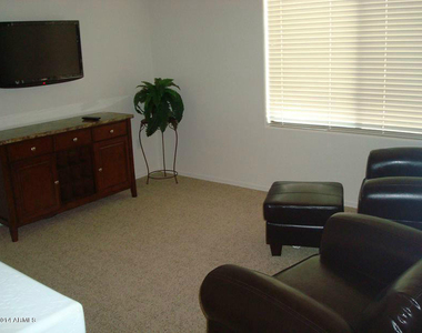 705 W Queen Creek Road - Photo Thumbnail 8