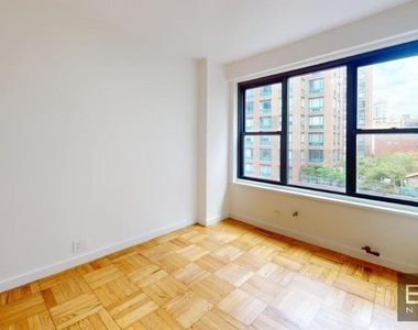 Fourth Avenue - Photo Thumbnail 8