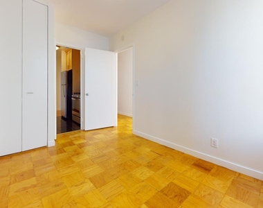 West 87th Street - Photo Thumbnail 13