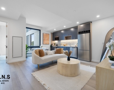 Queens Boulevard - Photo Thumbnail 2