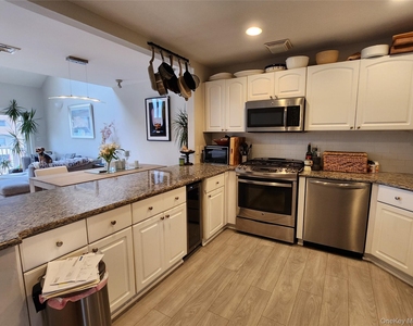 67 Pacific Boulevard - Photo Thumbnail 4