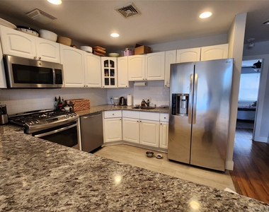 67 Pacific Boulevard - Photo Thumbnail 5