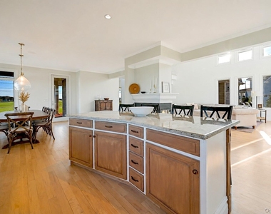 788 Reeves Avenue - Photo Thumbnail 2