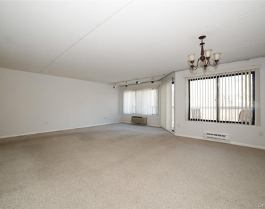 300 High Point Drive - Photo Thumbnail 8