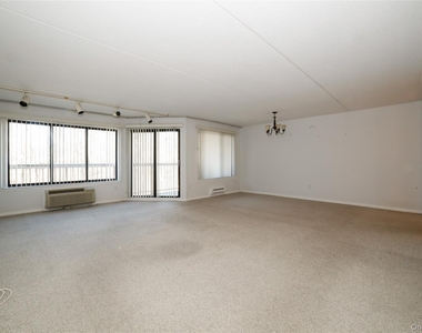 300 High Point Drive - Photo Thumbnail 9