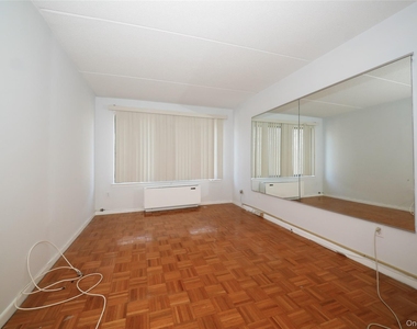 300 High Point Drive - Photo Thumbnail 11
