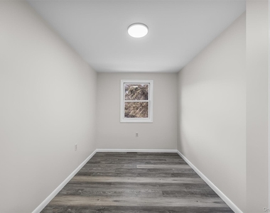 1-18 Willow Way - Photo Thumbnail 9