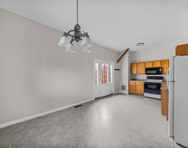 1-18 Willow Way - Photo Thumbnail 7