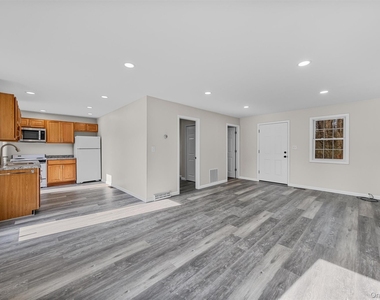 1-18 Willow Way - Photo Thumbnail 12