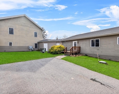 1-18 Willow Way - Photo Thumbnail 1