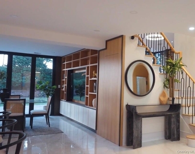 21 Wesleyan Road - Photo Thumbnail 5