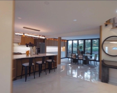 21 Wesleyan Road - Photo Thumbnail 2