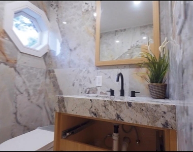 21 Wesleyan Road - Photo Thumbnail 7