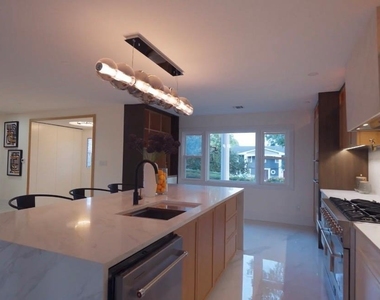 21 Wesleyan Road - Photo Thumbnail 4