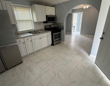 480 Saint Johns Street - Photo Thumbnail 1