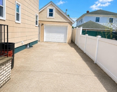 131 Roslyn Road - Photo Thumbnail 15