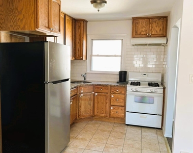 131 Roslyn Road - Photo Thumbnail 3