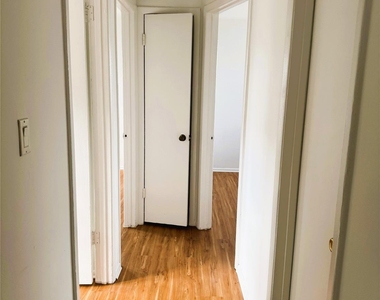 131 Roslyn Road - Photo Thumbnail 11