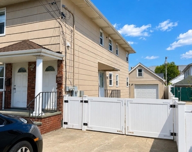 131 Roslyn Road - Photo Thumbnail 4