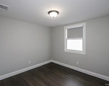 335 Gillette Street - Photo Thumbnail 7
