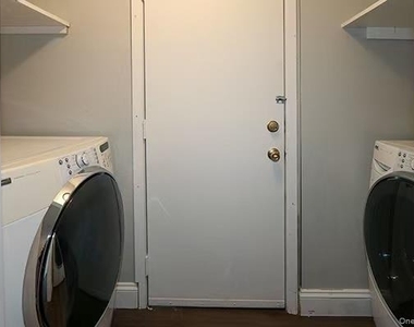 335 Gillette Street - Photo Thumbnail 9
