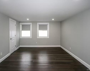335 Gillette Street - Photo Thumbnail 4