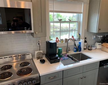 25 Baylawn Avenue - Photo Thumbnail 3