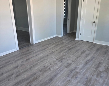 291 Uniondale Avenue - Photo Thumbnail 4