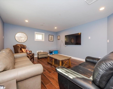 206 Grand Boulevard - Photo Thumbnail 9