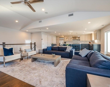 206 Grand Boulevard - Photo Thumbnail 2