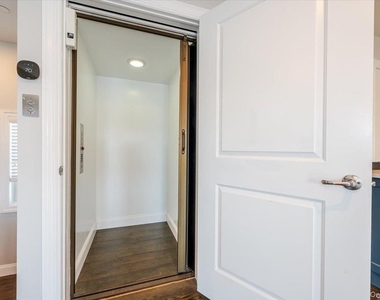 206 Grand Boulevard - Photo Thumbnail 17
